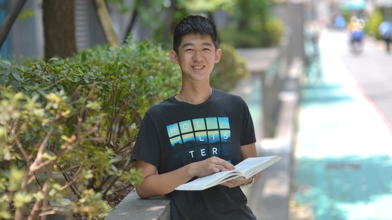 今年升高二的鄭詠仁，因大量閱讀而開始寫作，至今已寫超過63萬字，也在自學寫作歷程中探索自己的可能性。黃建賓攝