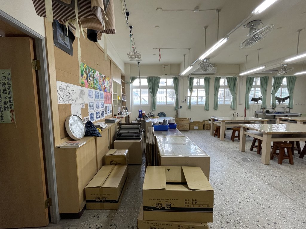 士東國小美術教室改造前。教育部提供