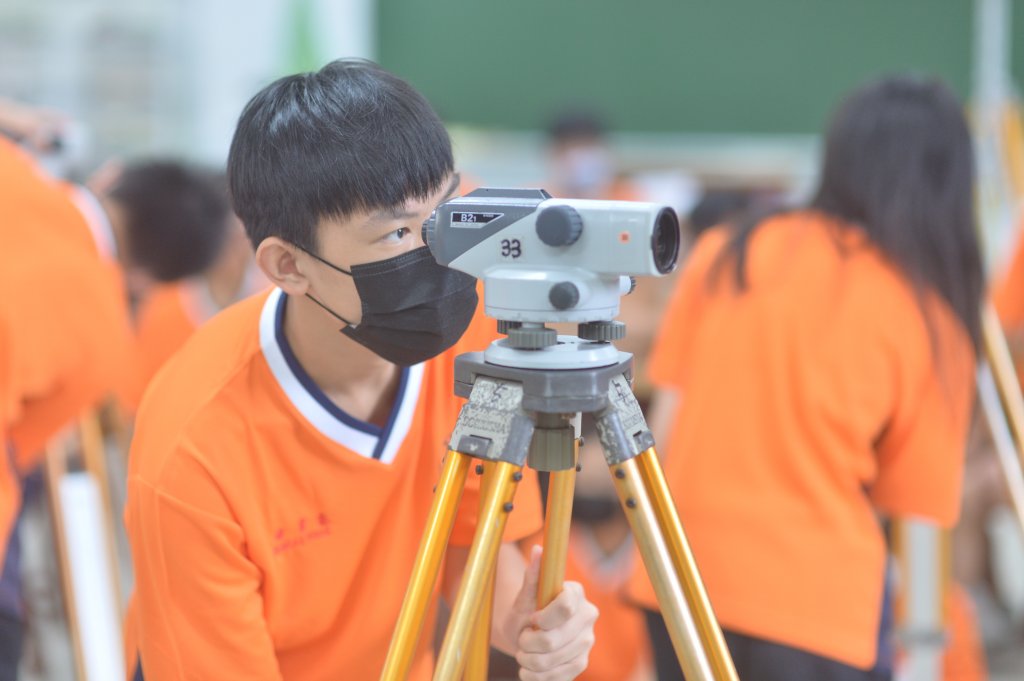 瑞芳高工空間測繪科多數學生畢業後投入營建業，需與外國人、移工共事，英語力及即戰力。黃建賓攝