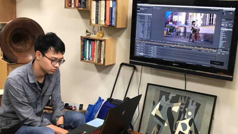 ▲ 謝丞洺以3D動畫創造出螢幕上的虛擬少女，在雕塑出角色的過程中曾歷經無數次修改。照片：蘇文鈺提供