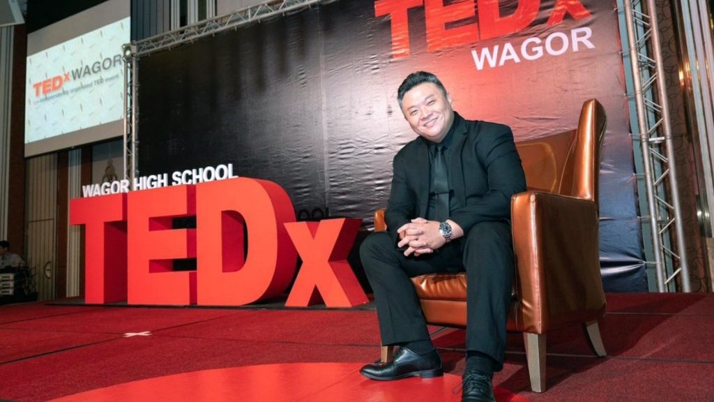 李海碩擔任 TEDTranslator 多年，並於 2020 年成為 TED x Speaker。李海碩提供