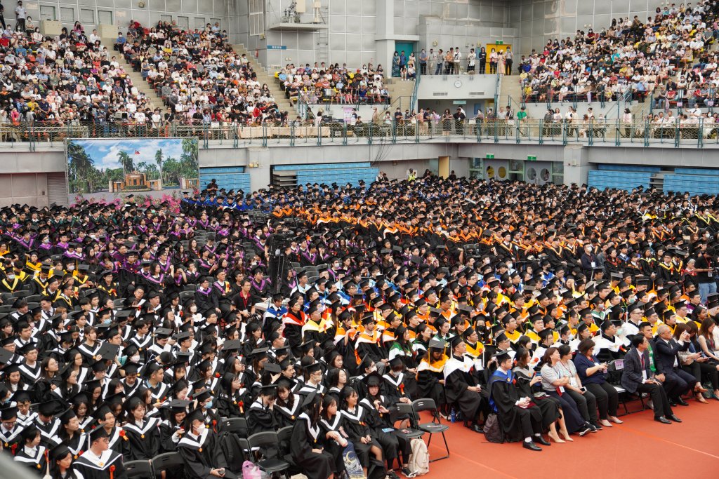 疫情三年來，台大今天（5/27）首度正式舉辦實體畢業典禮。