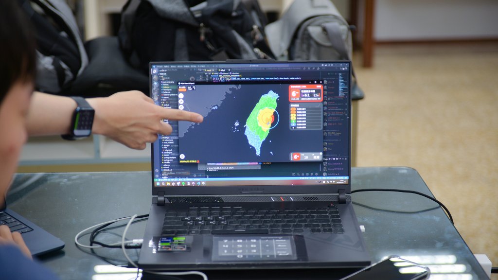 TREM電腦版地震預報系統,及時蒐集震央、震度等訊息。黃建賓攝