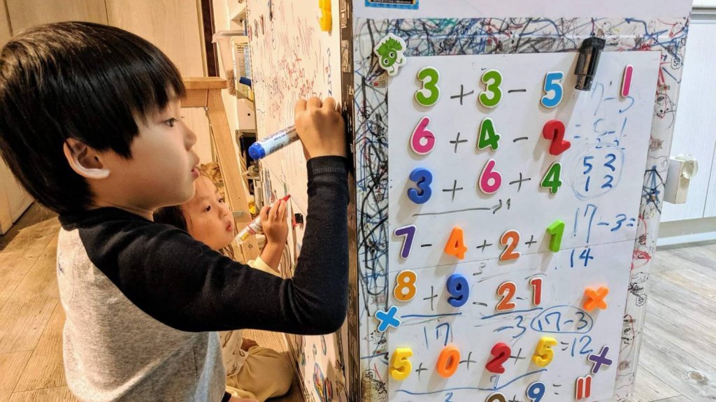 諶淑婷分享小一兒子在家自學的經驗。照片：諶淑婷提供