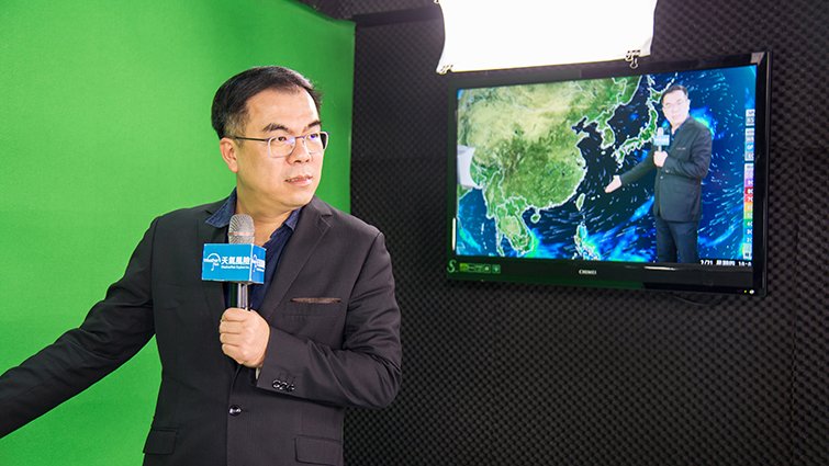 ▲ 面對空汙，氣象達人彭啟明認為，除了境外汙染源，減少本地的汙染物也很關鍵。劉潔萱攝