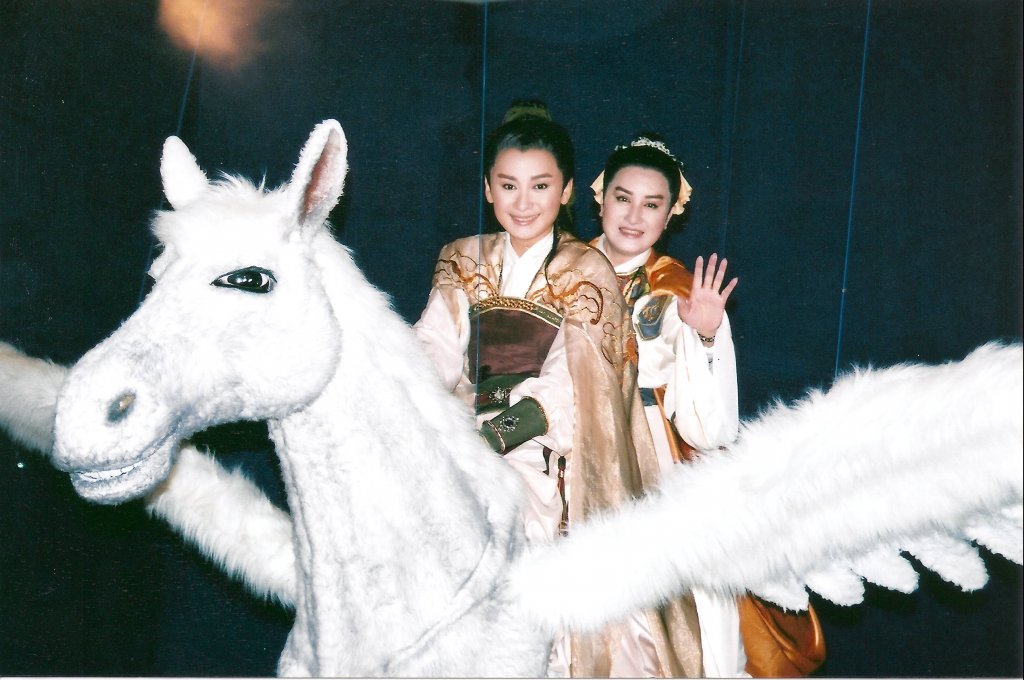 2003年獲金鐘獎傳統戲曲節目的「君臣情深」劇中，陳亞蘭與楊麗花師徒聯手演出。陳亞蘭歌仔戲提供