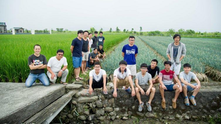 ▲  田中央工作群就像在田裡面的學校，雖然彼此工作、生活緊密，但擁有絕對的自由。劉潔萱攝