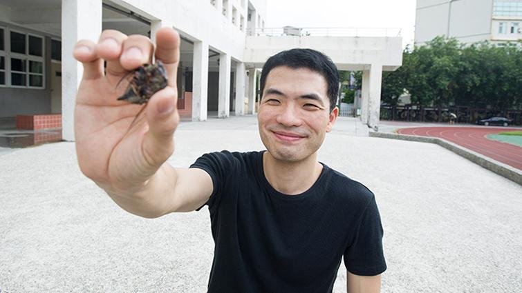 ▲  簡志祥的生物課最喜歡帶學生到大自然探索，現在有了科技輔助，即使人在台灣，也能上山下海看見世界各地的景緻。劉潔萱攝