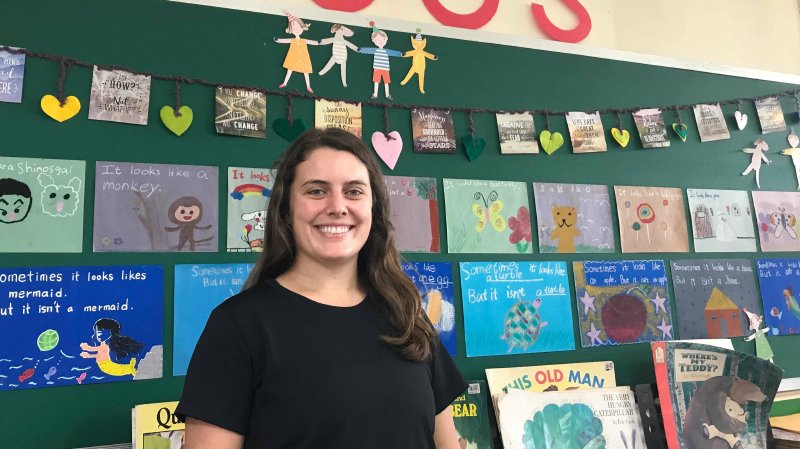 ▲ 永吉國小偕同雙語課教學的外師秀娜來自美國，她感受台灣老師設計雙語課程時，大膽嘗試許多創意。許家齊攝